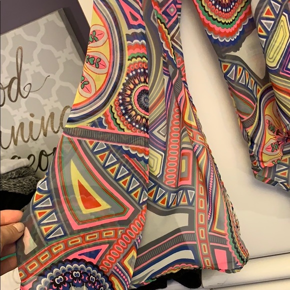 Colorful blouse - Picture 3 of 4